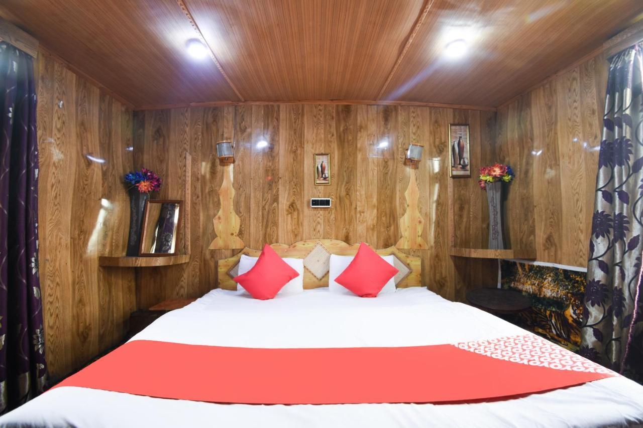 Готель Oyo 66637 Merlin Group Of Houseboats Срінагар Екстер'єр фото