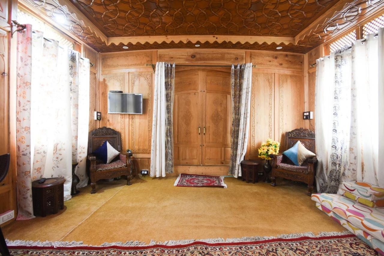Готель Oyo 66637 Merlin Group Of Houseboats Срінагар Екстер'єр фото